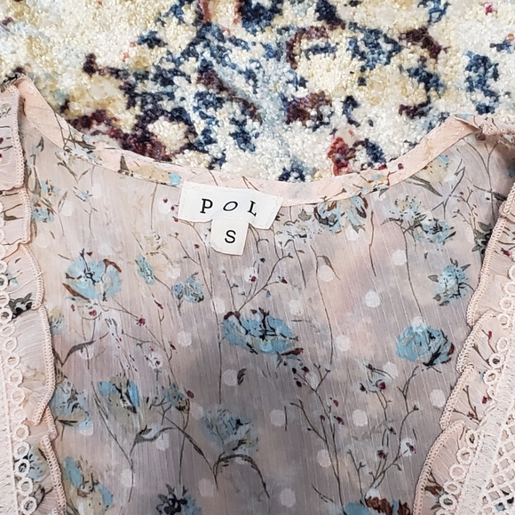 Sold - POL Sheer V-Neck Floral Blouse - Picture 4 of 12